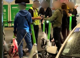 Πόσοι οδηγοί ηλεκτρικών πατινιών οδηγούν χωρίς κράνος;