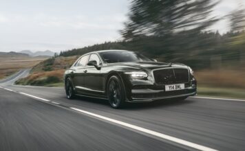 Bentley Flying Spur: Χειροποίητη πολυτέλεια με 630 ίππους!