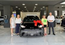 Ο Όμιλος Σφακιανάκη παρέδωσε το BYD Dolphin Surf στη νικήτρια της ΕΛΕΠΑΠ