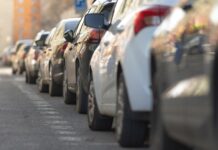 Τα αυτοκίνητα μεγαλώνουν εδώ και 25 χρόνια! Πόσες θέσεις στάθμευσης θα χαθούν;