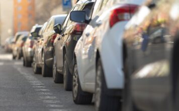 Τα αυτοκίνητα μεγαλώνουν εδώ και 25 χρόνια! Πόσες θέσεις στάθμευσης θα χαθούν;