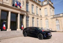Μια DS 21 Pallas δίπλα στη DS N°7 Elysee
