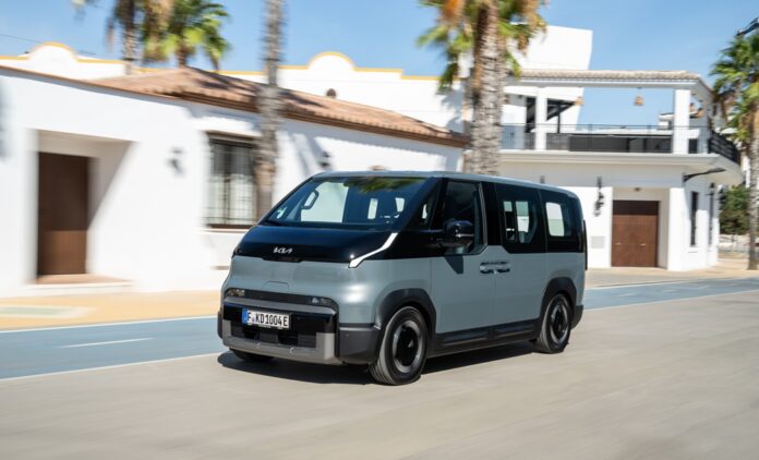 kia-pv5-passenger-lake-house-grey-dynamic-print-3600x2400-001