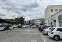Σε ποιο μέρος της Ελλάδας χρεώνεται το πάρκινγκ χωρίς να λειτουργεί ο ταχυφορτιστής;