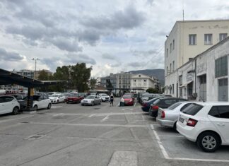 Σε ποιο μέρος της Ελλάδας χρεώνεται το πάρκινγκ χωρίς να λειτουργεί ο ταχυφορτιστής;