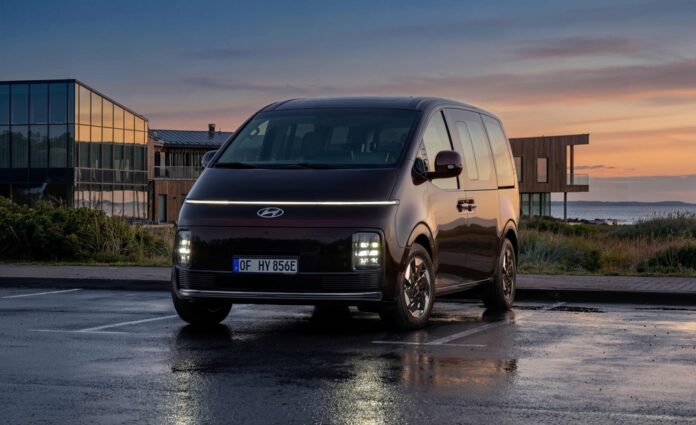 STARIA_EV_3Q_front_01