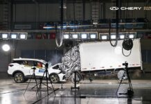 Εντυπωσιακό crash test του Chery Tiggo 7 μπροστά στα μάτια του κοινού
